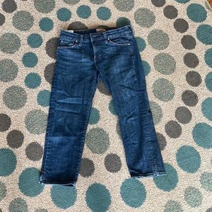Size 25 capri jeans.